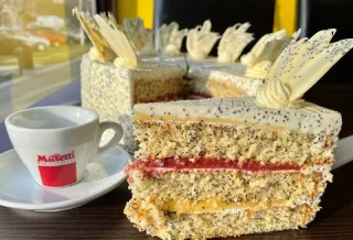 Maková torta - 3 | Cukráreň Tasty Pezinok torty, zákusky, najlepšie torty, bezlepkové torty, cukráreň, online, obchod, koláče na